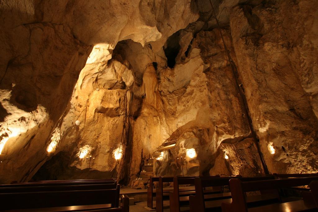 Capricorn Caves Otel Rockhampton Dış mekan fotoğraf